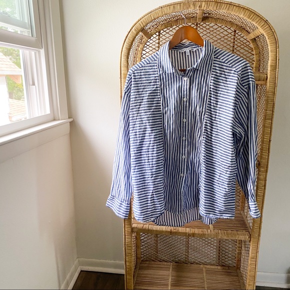 Elizabeth and James Stripe Button Down Shirt✨ - Picture 3 of 10